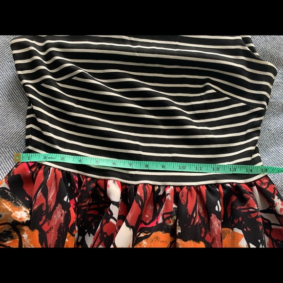 Unique short sleeve dress with fun patterns - Picture 7 of 7